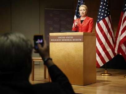 U.S. Secretary of State Hillary Clinton delivers the keynote address at a symposium on ending genocide, at the U.S. Holocaust Memorial Museum in Washington, July 24, 2012. Foto: Jonathan Ernst / Reuters In English