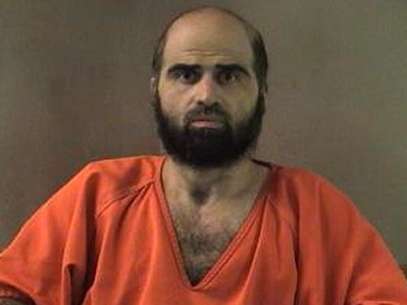 ARCHIVO - Esta foto sin fecha proveída por el Departamento del Algiacyul del Condado Bell via  The Temple Daily Telegram muestra a Nidal Hasan. Hasan, ell psiquiátra del ejército estadounidense acusado de la fatal balacera del 2009 en la base de Fort Hood, estará presente el viernes en otra audiencia preliminar de su juicio solamente si se afeita la barba.  Foto: Bell County Sheriff's Department via The Temple Daily Telegram / AP
