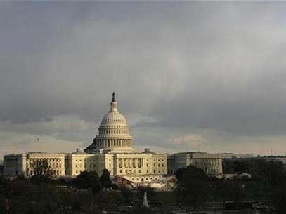 The U.S. Capitol building is seen as the sun begins to set under heavy cloud cover in Washington November 20, 2008. Foto: Jim Bourg / Reuters In English
