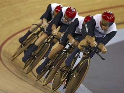Britain's Ed Clancy, Geraint Thomas, Steven Burke and Peter Kennaugh compete in the track cycling men's team pursuit first round heats at the Velodrome during the London 2012 Olympic Games August 3, 2012. Foto: Paul Hanna / Reuters In English