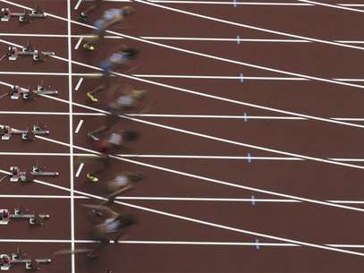 Athletes start off in the women's heptathlon 100m hurdles heat during the London 2012 Olympic Games at the Olympic Stadium August 3, 2012. Foto: Pawel Kopczynski / Reuters In English