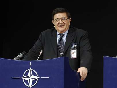 Afghan Defence Minister Abdul Rahim Wardak holds a news conference after a meeting of NATO Foreign Ministers with non-ISAF contributing nations in Brussels April 19, 2012. Foto: Sebastien Pirlet / Reuters In English