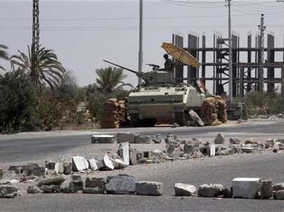 Un soldado realiza una guardia en Rafah en las fronteras de Egipto. Foto: Stringer / Reuters