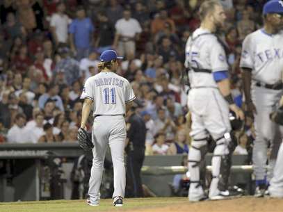 Texas Rangers pitcher Yu Darvish takes the walk to the bench after being pulled in the seventh inning of their American League game against the Red Sox at Fenway Park in Boston Massachusetts August 6, 2012. Foto: Neal Hamberg / Reuters In English