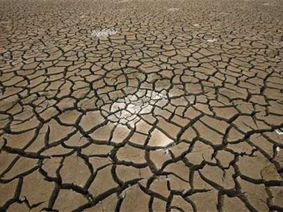 Imagen de archivo de una reserva de agua afecatada por una sequía en Siheung, Corea del Sur. Foto: Lee Jae-Won / Reuters