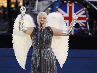Singer Annie Lennox performs during the Diamond Jubilee concert in front of Buckingham Palace in London June 4, 2012. Foto: David Moir / Reuters In English