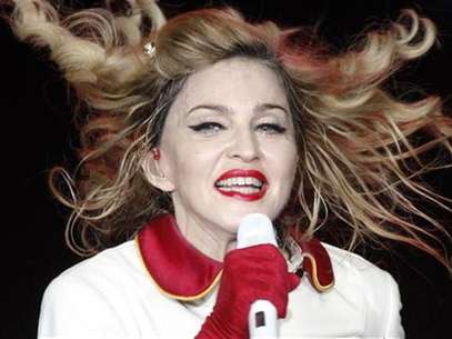 U.S. singer Madonna performs on stage during her MDNA tour at the Olympic Stadium in Moscow August 7, 2012. Foto: Maxim Shemetov / Reuters In English
