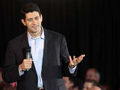 U.S. Congressman Paul Ryan introduces Republican presidential candidate Mitt Romney as he attends a pancake breakfast in Wauwatosa, Wisconsin, April 1, 2012. Romney, just two days before the Wisconsin Primary on April 3, continues to spend his days campaigning in the state. Foto: Darren Hauck / Reuters In English