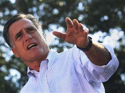 El candidato republicano a la presidencia de Estados Unidos, Mitt Romney, durante un alto en su campaña en St. Agustine, ago 13 2012. La elección de Mitt Romney de un compañero de fórmula aparentemente sin atractivo entre los estadounidenses de origen latino ha llevado a muchos a preguntarse si el candidato presidencial republicano se ha dado por vencido en su búsqueda por conseguir el voto hispano. Foto: Shannon Stapleton / Reuters en español