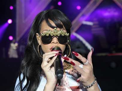 Rihanna performs at the Hackney Weekend festival at Hackney Marshes in east London, June 24, 2012. Foto: Olivia Harris / Reuters In English