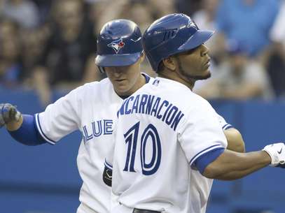 Toronto Blue Jay's Edwin Encarnacion celebrates during the win against the Rangers.  Foto: The Canadian Press, Chris Young / AP