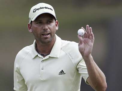 El español Sergio García tras un putt en el green del hoyo 15 del torneo Wyndham Championship en Greensboro, Carolina del Norte, el sábado 18 de agosto de 2012.  Foto: Gerry Broome / AP