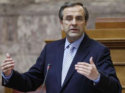 Greek Prime Minister Antonis Samaras addresses a parliamentary group of his party in Athens July 24, 2012. Foto: John Kolesidis / Reuters In English