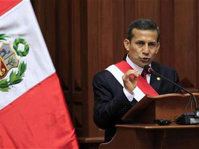 Imagen de archivo del presidente de Perú, Ollanta Humala, ante el Congreso durante las celebraciones del Día de la Independencia en Lima, jul 28 2012. El Congreso peruano daría su voto de confianza al nuevo gabinete del presidente Ollanta Humala, pero demandará medidas concretas para controlar los conflictos sociales que amenazan millonarios proyectos de inversión y para acelerar una baja ejecución presupuestal. Foto: Enrique Castro-Mendivil / Reuters en español
