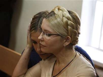 Supporters of Ukraine's jailed former Prime Minister Yulia Tymoshenko march on the street near the high court building in Kiev August 21, 2012. Foto: Anatolii Stepanov / Reuters In English