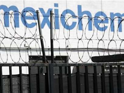 Imagen de archivo de la planta del conglomerado químico e industrial mexicano Mexichem en Ciudad de México, nov 24 2011. El conglomerado químico e industrial mexicano Mexichem dijo el lunes que buscará obtener unos 2,000 millones de dólares con la emisión de nuevas acciones y deuda, que usará como capital de trabajo y para refinanciar pasivos existentes. Foto: Carlos Jasso / Reuters en español