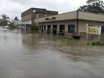 Una tienda inundada en la calle East Railroad Street en Magnolia, Misurí, por las lluvias que causó el huracán Isaac, el jueves 30 de agosto de 2012.  Foto: The Enterprise-Journal, Matt Williamson / AP