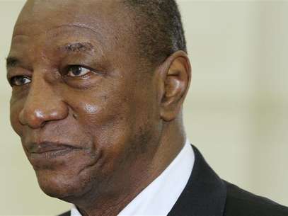 Guinea's President Alpha Conde arrives for a meeting with Cambodia's Prime Minister Hun Sen at the Council of Ministers in Phnom Penh May 25, 2012. Foto: Samrang Pring / Reuters In English