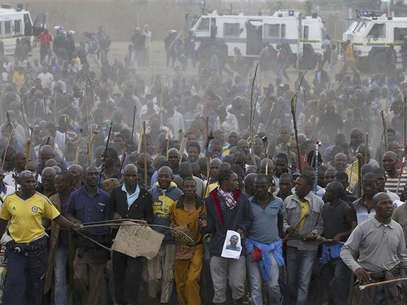 Mineworkers take part in a march at Lonmin's Marikana mine in South Africa's North West Province, September 5, 2012. Foto: Mike Hutchings / Reuters In English
