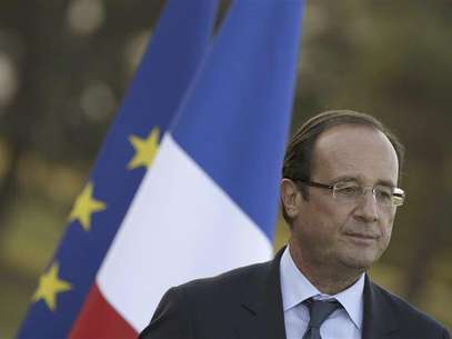 France's President Francois Hollande gives his speech during his visit to the Evian water bottling plant in Evian, September 7, 2012. Foto: Philippe Wojazer / Reuters In English