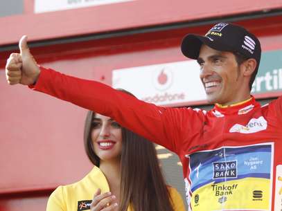 Team Saxo Bank rider leader of the race Alberto Contador of Spain celebrates after the 20th stage of the Tour of Spain "La Vuelta" cycling race between La Faisanera Golf and Bola del Mundo September 8, 2012.  REUTERS/Miguel Vidal (SPAIN - Tags: SPORT CYCLING) Foto: MIGUEL VIDAL / REUTERS