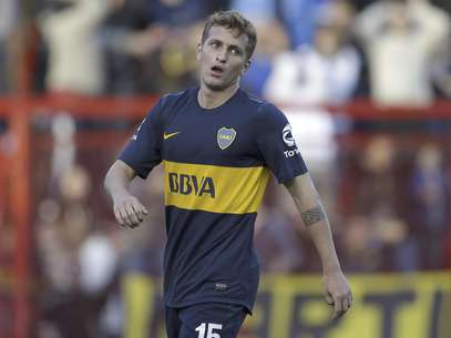 El jugador de Boca Juniors, Nicolás Colazo, gesticula tras fallar una oportunidad de anotar contra Argentinos Juniors en el campeonato argentino el domingo, 9 de septiembre de 2012, en Buenos Aires.  Foto: Eduardo Di Baia / AP