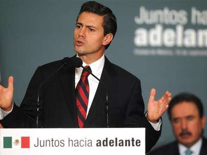 Mexico's President-elect Enrique Pena Nieto speaks during a meeting with legislators of the the Institutional Revolutionary Party (PRI) to present initiatives on anti-corruption laws in Mexico City September 10, 2012. Foto: Edgard Garrido / Reuters In English