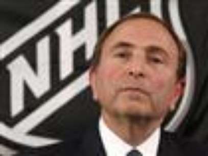 
              There has been no movement in the NHL labor dispute. The players had a meeting amongst themselves on Thursday while commissioner Gary Bettman filled the owners in on how things have been going. (Sept. 13)
             Foto: AP in English