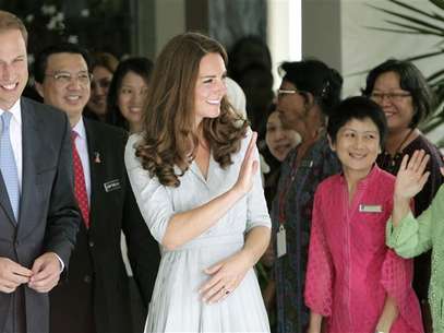 Britain's Prince William and Catherine, Duchess of Cambridge, wave to staff as they leave Hospis Malaysia, the largest hospice in the country, in Kuala Lumpur September 13, 2012. Foto: Samsul Said / Reuters In English