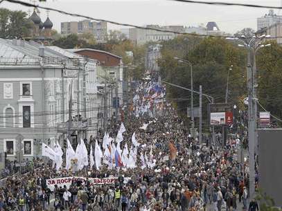 Opposition supporters take part in the "March of Millions" protest rally in Moscow, September 15, 2012. Protesters demanded Russia's President Vladimir Putin to resign, authorities to release political prisoners and to reconduct parliamentary and presidential elections, according to participants. Foto: Maxim Shemetov / Reuters In English
