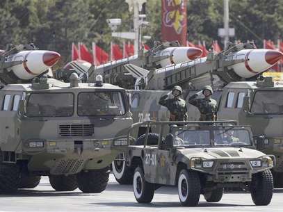 Missiles are displayed in a parade to celebrate the 60th anniversary of the founding of the People's Republic of China in Beijing in this October 1, 2009 file photo. Foto: Files / Reuters In English