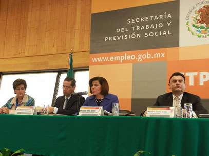 La titular de la STPS Rosalinda Vélez, pidió a los legisladores un análisis real que permita valorar los méritos de la reforma, pues para el Presidente es una propuesta integral que será en beneficio de los 51 millones de mexicanos que forman parte de la población económicamente activa. Foto: Notimex