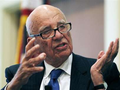 News Corp Chairman and CEO Rupert Murdoch gestures as he speaks at the "The Economics and Politics of Immigration" Forum in Boston, Massachusetts August 14, 2012. Foto: Jessica Rinaldi / Reuters In English