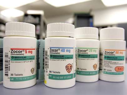 Bottles of Zocor, the Merck & Co. Inc cholesterol fighting drug, are shown in a pharmacy in Westfield, New Jersey, November 28, 2005. Foto: Jeff Zelevansky / Reuters In English