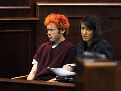 Colorado shooting suspect James Eagan Holmes (L) sits with public defender Tamara Brady during his first court appearance in Aurora, Colorado, July 23, 2012. Foto: Pool / Reuters In English