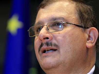El investigador Gilles-Eric Seralini de la Universidad de Caen durante una conferencia de prensa en la sede del Parlamento Europeo en Bruselas, sep 20 2012. El autor francés del estudio que relaciona un tipo de maíz transgénico con altos riesgos de salud en ratas rechazó el jueves las críticas contra sus métodos de investigación, y describió su trabajo como el informe más detallado hasta la fecha sobre el tema. Foto: Yves Herman / Reuters en español
