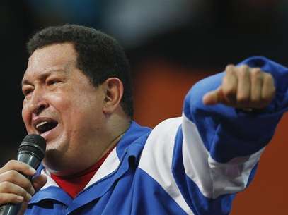 Venezuelan President and presidential candidate Hugo Chavez speaks at a campaign rally with Socialist party youth in Caracas September 19, 2012. Foto: Jorge Silva / Reuters In English