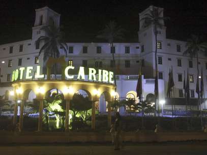 En esta fotografía de archivo del 19 de abril de 2012, se ve el Hotel El Caribe en Cartagena, Colombia. Durante la investigación del escándalo de prostitución en el Servicio Secreto, el inspector general del Departamento de Seguridad Nacional reveló un registro del hotel que sugiere que un miembro del equipo del presidente Barack Obama pudiera estar involucrado.  Foto: Pedro Mendoza, Archivo / AP