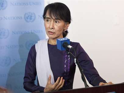 Aung San Suu Kyi, chairperson of Myanmar's National League for Democracy, speaks at a joint media conference with United Nations Secretary General Ban Ki-Moon at the United Nations in New York, September 21, 2012. Foto: Andrew Burton / Reuters In English