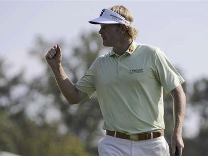 Brandt Snedeker of the U.S. reacts to a birdie on the 17th hole to go 8-under par during the third round of the Tour Championship golf tournament at the East Lake Golf Club in Atlanta, Georgia September 22, 2012. Foto: David Tulis / Reuters In English