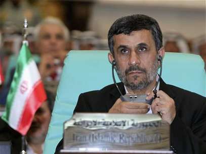 Iranian President Mahmoud Ahmadinejad looks on at the opening ceremony of the Organisation of Islamic Conference (OIC) summit in Mecca August 14, 2012. Foto: Susan Baaghil / Reuters In English