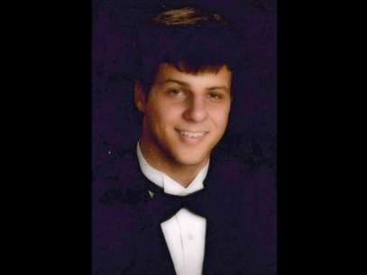 Esta foto sin fecha proveída pr la familia Collar muestra al estudiante de la Universidad del Sur de Alabama Gil Collar, de 18 años, quien fue muerto de un disparo en el pecho por un policía del campus el sábado, 6 de octubre del 2012. Mientras que amigos describen a Collar como un joven callado y reservado, las autoridades dicen que él estaba desnudo y confrontaba al policía en el momento del inciddente.  Foto: Collar Family / AP