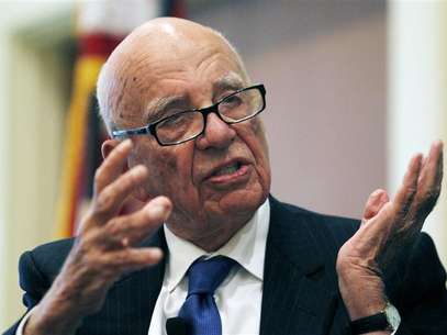 News Corp Chairman and CEO Rupert Murdoch gestures as he speaks at the "The Economics and Politics of Immigration" Forum in Boston, Massachusetts August 14, 2012. Foto: Jessica Rinaldi / Reuters