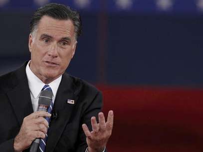 Republican presidential nominee Mitt Romney answers a question during the second U.S. presidential debate in Hempstead, New York, October 16, 2012. Foto: Lucas Jackson / Reuters