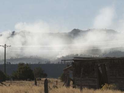 El humo se extiende a lo lejos debido al incendio forestal que afectó al este de Wetmore, Colorado, el miércoles 24 de octubre de 2012. Foto: Pueblo Chieftain, Chris McLean / AP