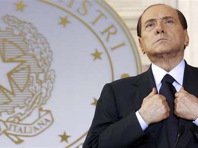 Then Italian Prime Minister Silvio Berlusconi looks on as he leads a news conference with French President Nicolas Sarkozy at Villa Madama in Rome in this April 26, 2011 file photo. Foto: Alessandro Bianchi / Reuters