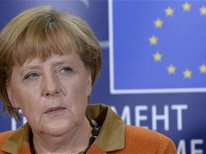Germany's Chancellor Angela Merkel holds a news conference after addressing the political groups at the European Parliament in Brussels November 7, 2012. Foto: Eric Vidal / Reuters