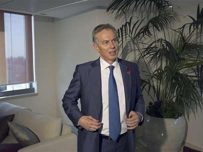 Middle East envoy Tony Blair stands after an interview with Reuters in Jerusalem. Foto: Ronen Zvulun / Reuters