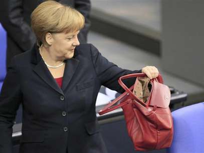German Chancellor Angela Merkel arrives for a session of the lower house of parliament Bundestag in Berlin November 9, 2012. Foto: Tobias Schwarz / Reuters