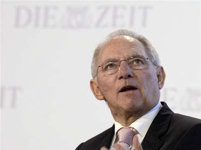 German Finance Minister Wolfgang Schaeuble delivers his speech during the "German Economic Forum", organized by German weekly newspaper "Die Zeit", in the St.Michaelis church in Hamburg, November 8, 2012. Foto: Fabian Bimmer / Reuters